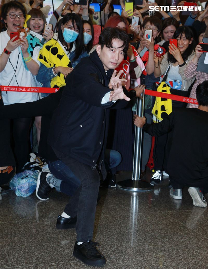 以「月薪嬌妻｣演員身分爆紅星野源，飛抵台北會粉絲。（記者邱榮吉/攝影）