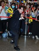 以「月薪嬌妻｣演員身分爆紅星野源，飛抵台北會粉絲。（記者邱榮吉/攝影）