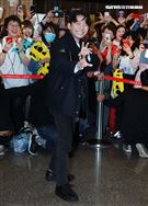 以「月薪嬌妻｣演員身分爆紅星野源，飛抵台北會粉絲。（記者邱榮吉/攝影）