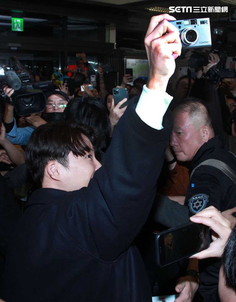 以「月薪嬌妻｣演員身分爆紅星野源，飛抵台北會粉絲。（記者邱榮吉/攝影）