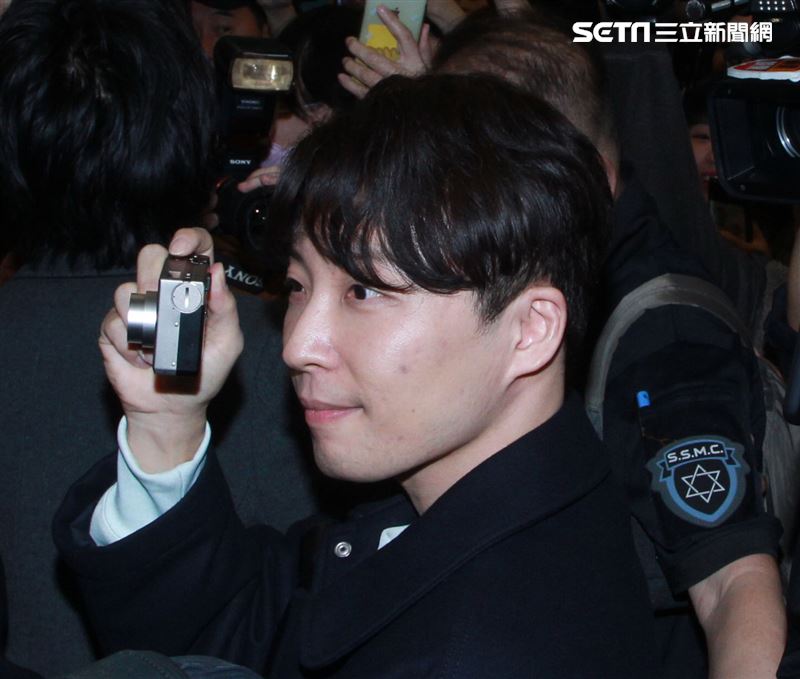 以「月薪嬌妻｣演員身分爆紅星野源，飛抵台北會粉絲。（記者邱榮吉/攝影）