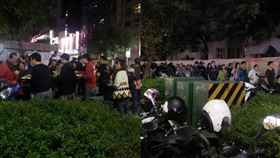 韓國瑜,罷免,貼紙,Wecare高雄,人龍,丹丹　圖／翻攝公民割草行動