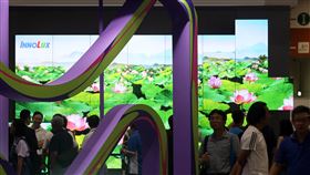 2019智慧顯示展登場Touch Taiwan 2019智慧顯示展28日在南港展覽館開幕，今年Micro與Mini LED成為焦點，Micro LED具備LCD與OLED兩大顯示技術優點，被視為繼OLED之後的新世代顯示器技術。中央社記者鄭傑文攝　108年8月28日