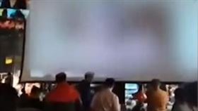 夜市播Ａ片（圖／翻攝自燃新聞）