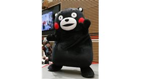 日本東京奧運2020年登場，熊本縣政府日前向主辦單位詢問熊本熊（圖）擔任聖火傳遞跑者的可能性，但被以「不符要件」婉拒。（檔案照片／共同社提供）