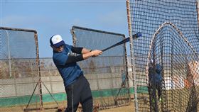 火星人棒球公益訓練營移師澎湖（1）由中華職棒球星「恰恰」彭政閔發起的火星人棒球公益訓練營，14日首度移師到澎湖，多名球星親自下場指導馬公國中棒球隊。中央社　108年12月14日