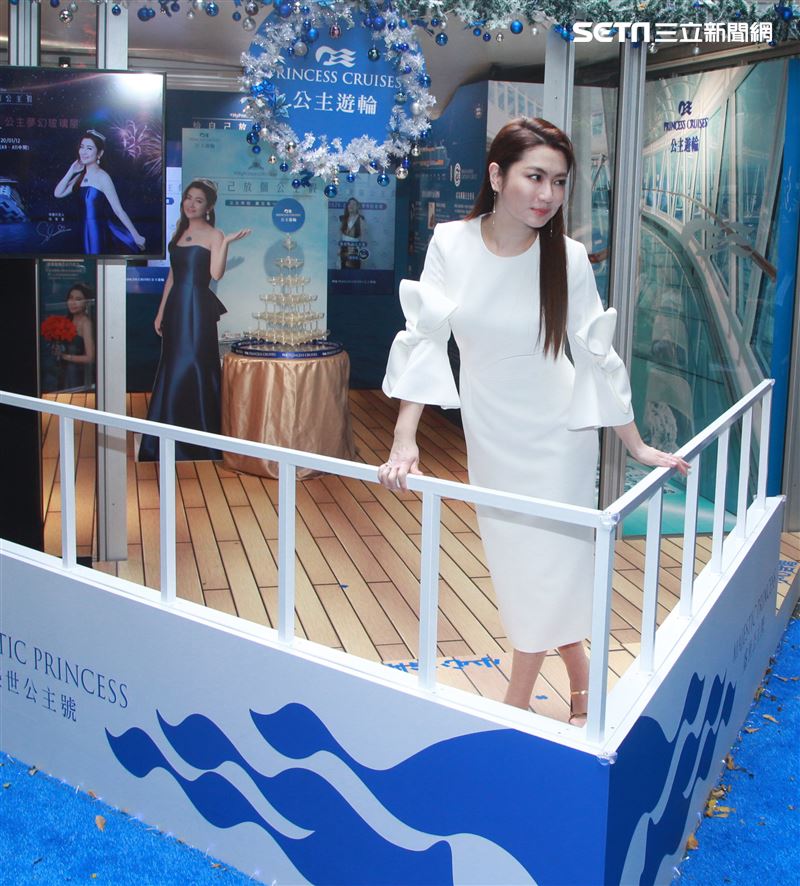 Selina任家萱 公主郵輪夢幻玻璃屋慶功開趴。（記者邱榮吉/攝影）