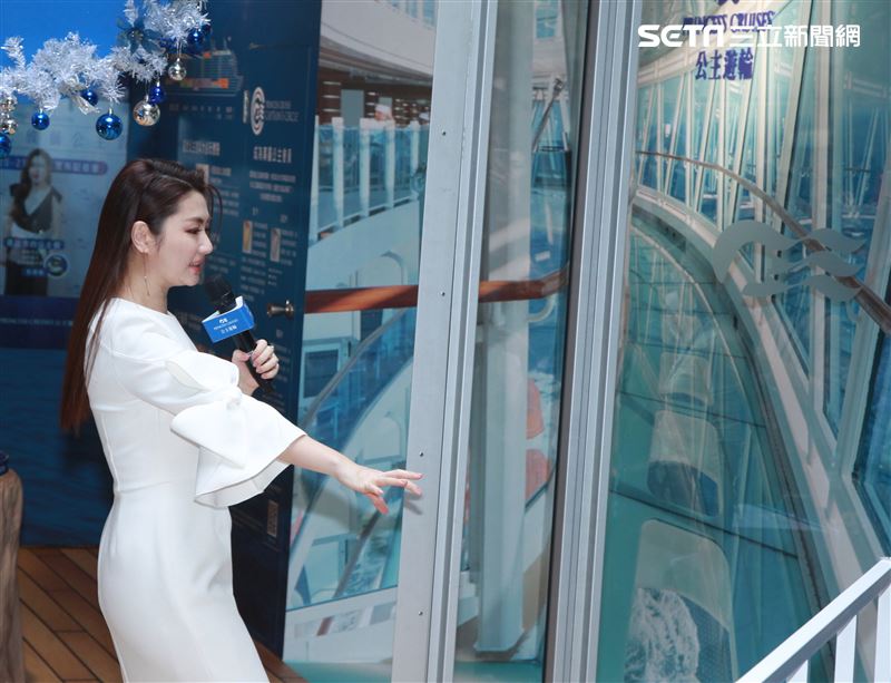 Selina任家萱 公主郵輪夢幻玻璃屋慶功開趴。（記者邱榮吉/攝影）