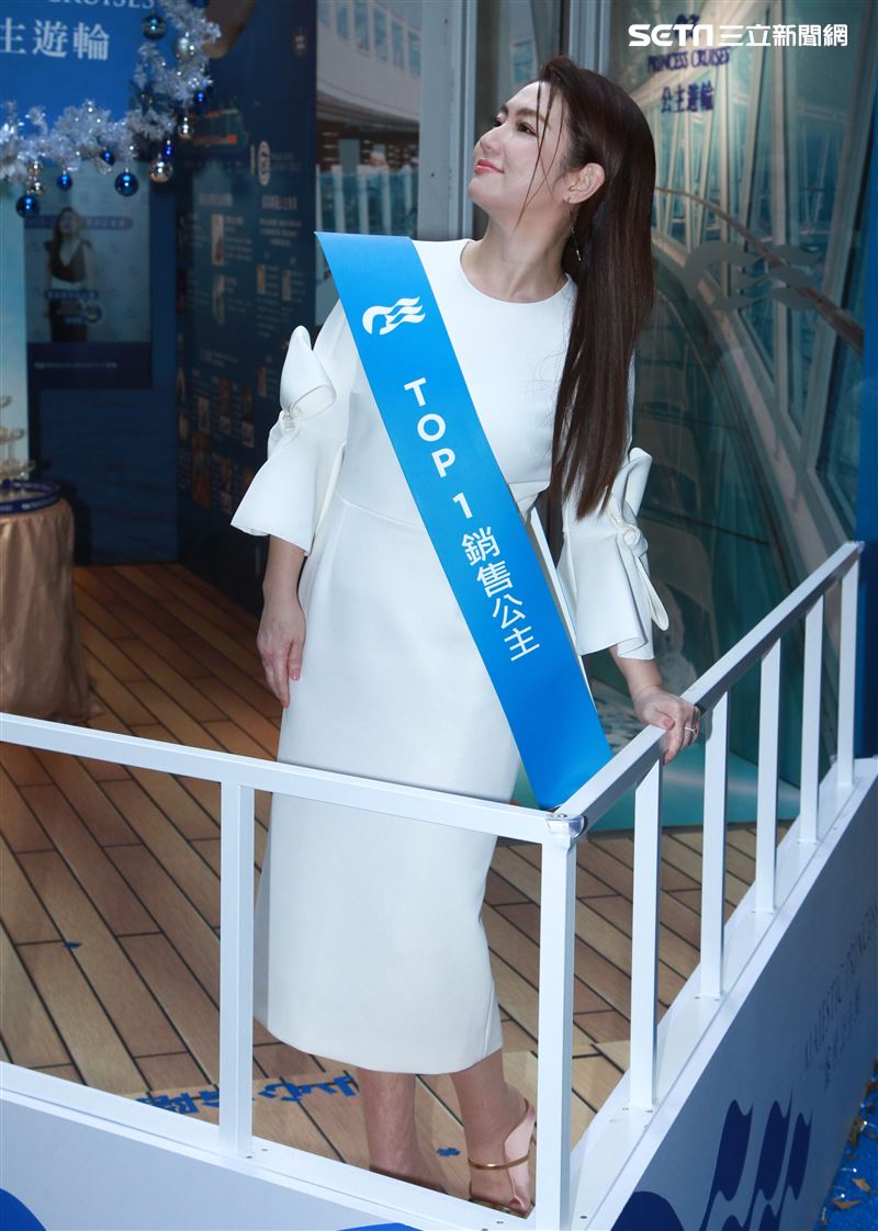 Selina任家萱 公主郵輪夢幻玻璃屋慶功開趴。（記者邱榮吉/攝影）