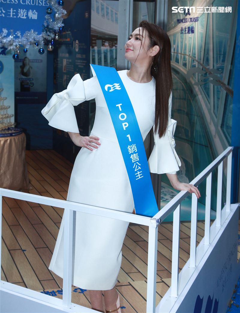 Selina任家萱 公主郵輪夢幻玻璃屋慶功開趴。（記者邱榮吉/攝影）