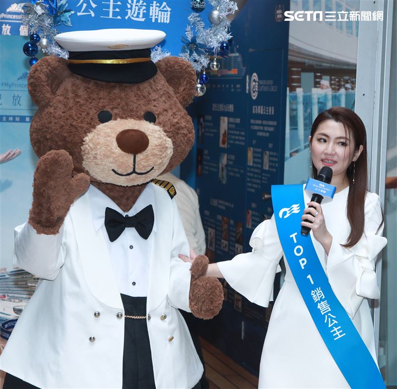 Selina任家萱 公主郵輪夢幻玻璃屋慶功開趴。（記者邱榮吉/攝影）