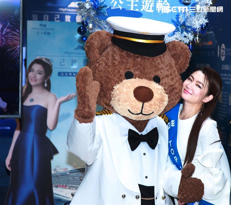 Selina任家萱 公主郵輪夢幻玻璃屋慶功開趴。（記者邱榮吉/攝影）