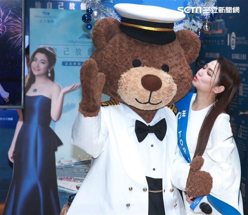 Selina任家萱 公主郵輪夢幻玻璃屋慶功開趴。（記者邱榮吉/攝影）