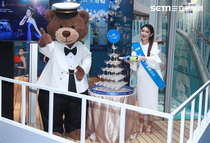 Selina任家萱 公主郵輪夢幻玻璃屋慶功開趴。（記者邱榮吉/攝影）