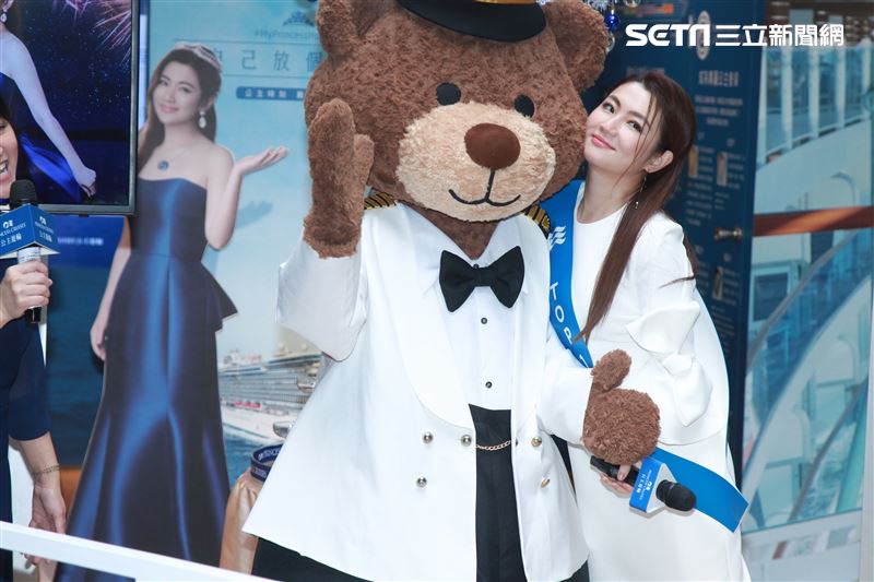 Selina任家萱 公主郵輪夢幻玻璃屋慶功開趴。（記者邱榮吉/攝影）