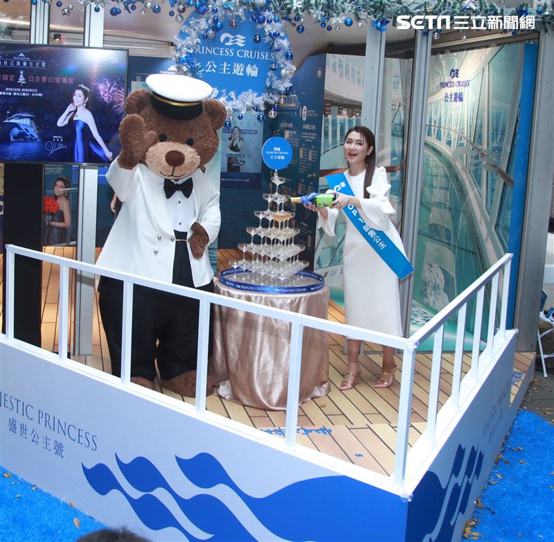 Selina任家萱 公主郵輪夢幻玻璃屋慶功開趴。（記者邱榮吉/攝影）
