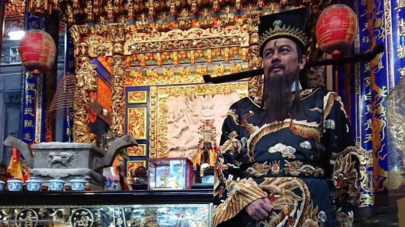 包青天竟不是黑臉？還他一個清「白」