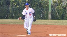 ▲64歲郭源治再現投球霸氣。（圖／記者黃泓哲攝影）