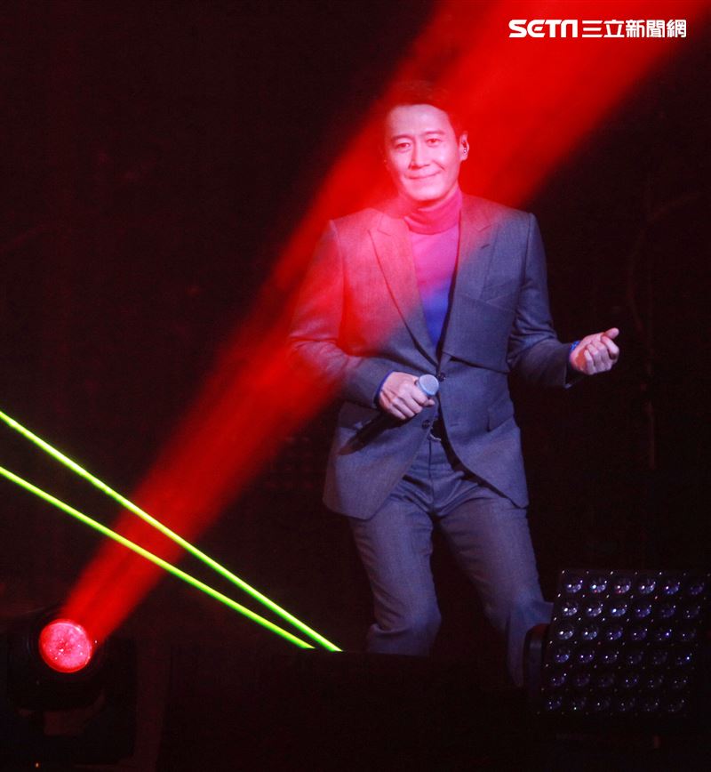 黎明睽違25年，首次在台灣舉辦大型Leon Metro Live 2.0演唱會臺北站引爆小巨蛋。（記者邱榮吉/攝影）