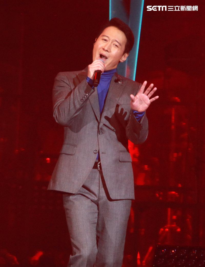 黎明睽違25年，首次在台灣舉辦大型Leon Metro Live 2.0演唱會臺北站引爆小巨蛋。（記者邱榮吉/攝影）