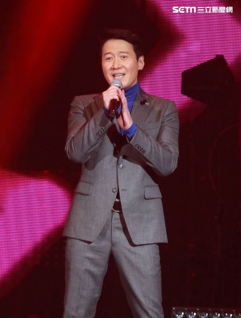 黎明睽違25年，首次在台灣舉辦大型Leon Metro Live 2.0演唱會臺北站引爆小巨蛋。（記者邱榮吉/攝影）