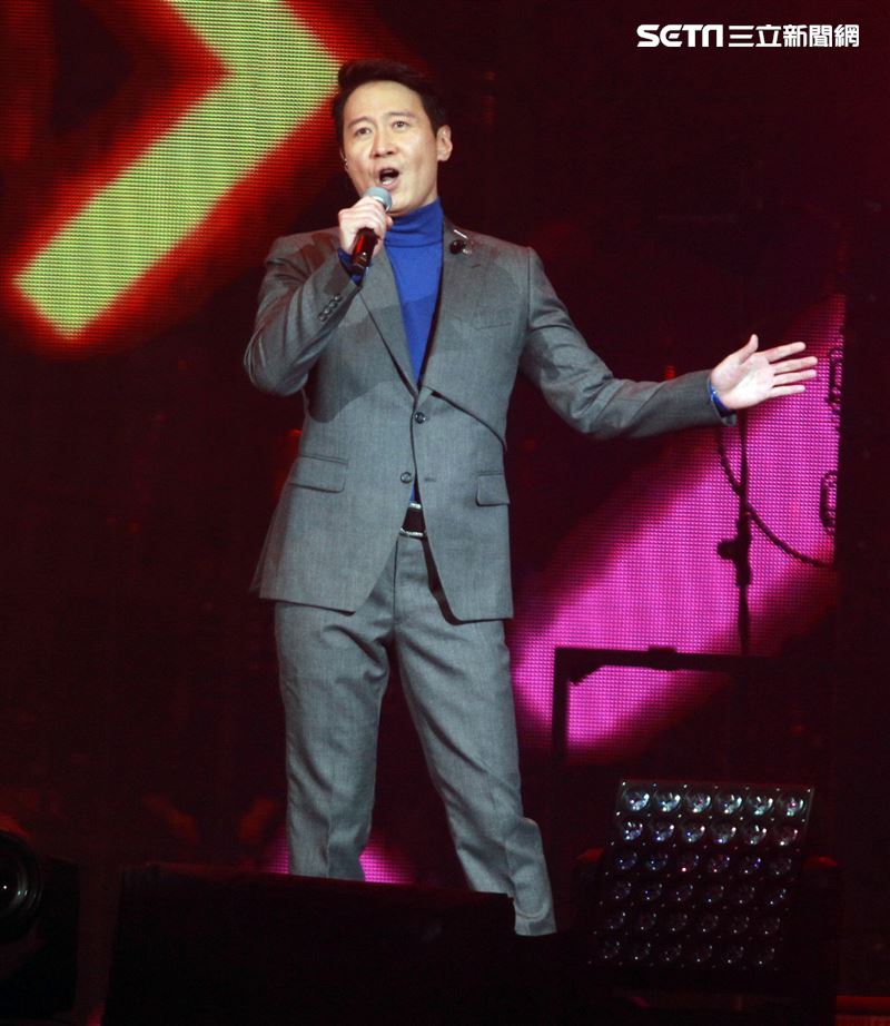 黎明睽違25年，首次在台灣舉辦大型Leon Metro Live 2.0演唱會臺北站引爆小巨蛋。（記者邱榮吉/攝影）