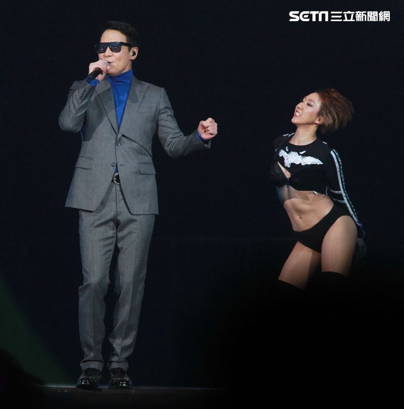 黎明睽違25年，首次在台灣舉辦大型Leon Metro Live 2.0演唱會臺北站引爆小巨蛋。（記者邱榮吉/攝影）