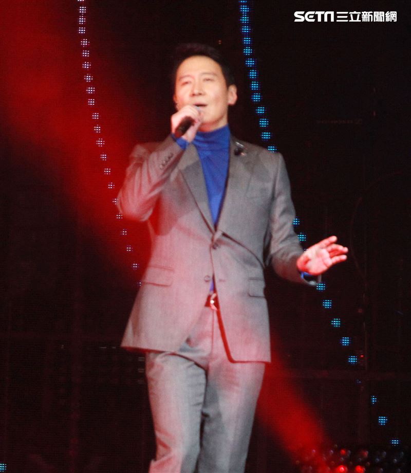 黎明睽違25年，首次在台灣舉辦大型Leon Metro Live 2.0演唱會臺北站引爆小巨蛋。（記者邱榮吉/攝影）