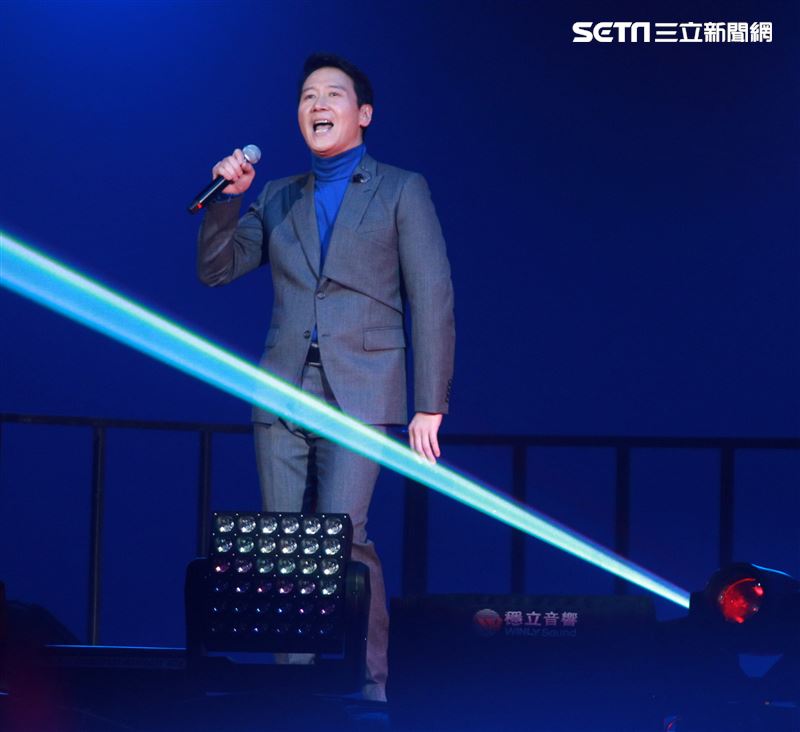 黎明睽違25年，首次在台灣舉辦大型Leon Metro Live 2.0演唱會臺北站引爆小巨蛋。（記者邱榮吉/攝影）