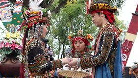 南島族群婚禮  吸引日本新人參加（1）由茂林國家風景區管理處舉辦的「南島族群婚禮」，充滿原民文化風采，之前舉辦還吸引日本新人參加（圖），16日將在屏東瑪家鄉舉行排灣族婚禮。（茂管處提供）中央社記者郭芷瑄傳真  108年3月15日