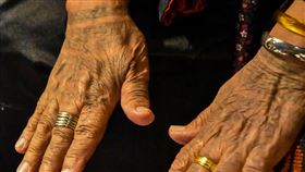 集結佳興部落排灣族圖騰　順益博物館展出　順益台灣原住民博物館與屏東泰武鄉佳興村排灣族部落合作，策劃「佳興部落－排灣族紋樣故事」特展，呈現10年來部落搜集的圖樣紋飾。（順益台灣原住民博物館提供）中央社記者鄭景雯傳真　108年12月15日