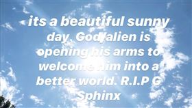 丁春誠貼上一張拍攝湛藍天空照。（圖／翻攝自丁春誠IG）