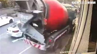 15噸水泥車無煞車衝撞！驚悚瞬間曝