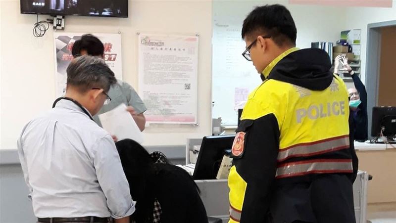 不捨吵罹癌夫！婦心臟病發幸遇警援助