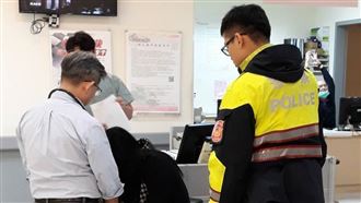 不捨吵罹癌夫！婦心臟病發幸遇警援助