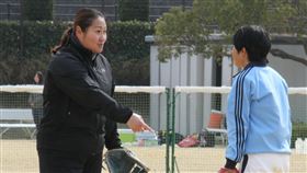 ▲日本史上首位女球探乾繪美（左）（圖／翻攝自推特）