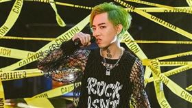 演《終極一班》竄紅！謝和弦創作多首經典曲…十年爭議不斷（圖／翻攝自IG）