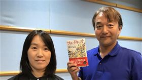 日本文學振興會主辦的芥川賞與直木賞16日公布第162屆入圍名單，其中知名作家湊佳苗（左）是直木賞唯一女性入圍者，也是第4度入圍。（圖取自twitter.com/minatobroadcast）