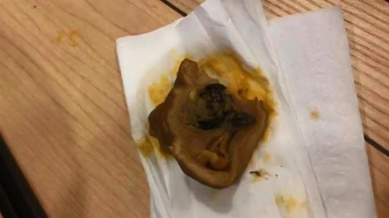 吃豬腸麵線滿嘴屎！店家開低價打發他