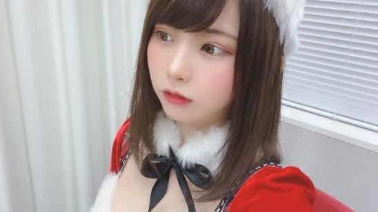 萌妹聖誕裝「逆天深溝」上萬粉絲暈了