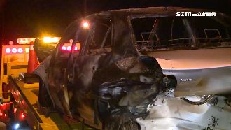 國道3車連環撞！轎車起火駕駛驚險逃