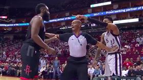 NBA／遭哈登衝撞…馬刺小將怒還擊
NBA,聖安東尼奧馬刺,Dejounte Murray,休士頓火箭,James Harden
翻攝自推特