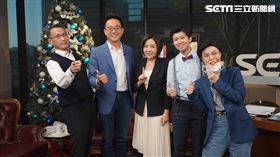 鄭運鵬認為不分區未來一個月是關鍵。
于美人分析親民黨不分區情勢。
左起：民進黨立法委員鄭運鵬、立委參選人李縉穎、親民黨發言人于美人。