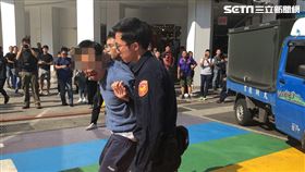 陳男再度騷擾女僕店，不但砸傷店內物品，還將物品丟出窗外（楊忠翰攝）