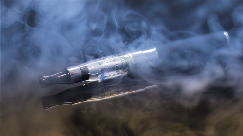 研究：電子菸增肺病風險　但吸菸較傷