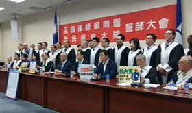 國民黨宣布成立「韓國瑜全國律師顧問團」，發布「全民捉鬼大隊動員令」（圖／翻攝自周錫瑋臉書）