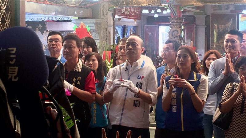 糗！牽手喊凍蒜後　韓國瑜慘遭他切割