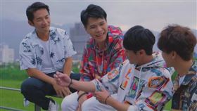 ▲與蔡昌憲合作。（圖／怡佳娛樂提供）