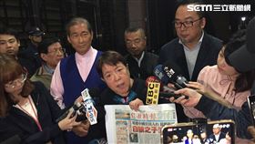 謝啟大陪同張安樂前來北檢　記者李依璇攝影