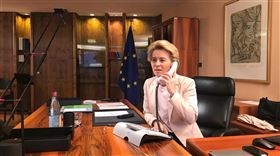 美國與歐洲聯盟打了3年的貿易戰，在跨大西洋關係緊張升溫之際，歐盟執行委員會主席范德賴恩（圖）17日宣布，她打算在2020年初與美國總統川普見面。（圖取自twitter.com/vonderleyen）